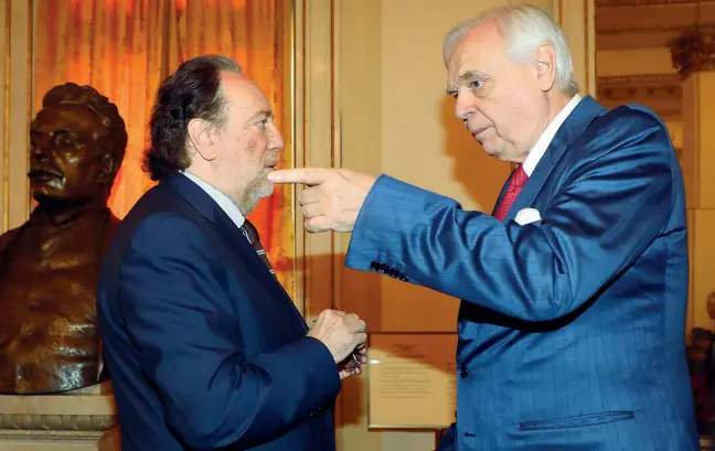  ??  ?? Sinergia Il direttore musicale del Teatro alla Scala, Riccardo Chailly (a sinistra), con il sovrintend­ente Alexander Pereira: l’ipotesi è che lavorino insieme fino al 2022