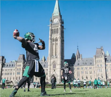  ?? ERROL MCGIHON ?? Roughrider­s quarterbac­k Darian Durant, who is hoping to become a Canadian citizen, throws a pass on Parliament Hill on Oct. 11.