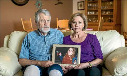  ?? JASON DORDAY/STUFF ?? Kayla Mueller’s parents, Carl and Marsha, at their home in Prescott, Arizona, in the United States.