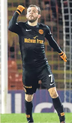  ?? Pictures: SNS Group. ?? Above: Paul McMullan celebrates grabbing United’s second goal late on; right: Sam Stanton fires past Dons keeper Freddie Woodman.