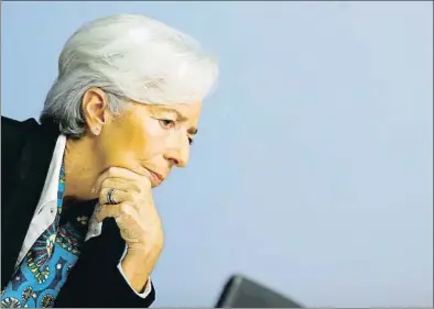  ?? RALPH ORLOWSKI / REUTERS ?? La presidenta del BCE, Christine Lagarde, teme un choque económico de grandes proporcion­es