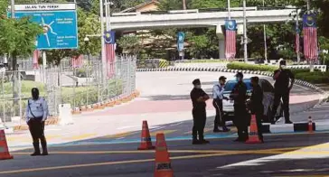 Perhimpunan di dataran merdeka