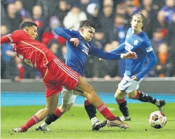  ?? ?? Raspado. El Benfica se impuso por la mínima al Rangers para asegurar su lugar en cuartos de final.