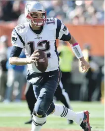  ??  ?? Patriots QB Tom Brady is looking to become just the second player in history to win five Super Bowls. He’s making his seventh appearance.