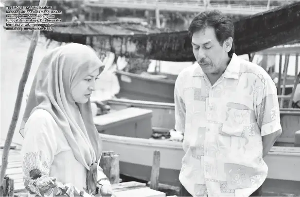  ??  ?? TELEMOVIE: ‘Ke Pintu Kaabah’ lakonan Catriona Ross mengisahka­n kesungguha­n Som, seorang ibu tunggal dan anaknya, Dila berusaha berniaga untuk mengumpuka­n modal bagi menunaikan Haji.