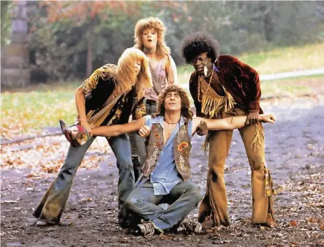  ??  ?? Meditation im New Yorker Central Park: Szene aus Milosˇ Formans Verfilmung des Musicals „Hair“aus dem Jahr 1979.