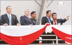  ?? PHA LINA ?? US Ambassador William Heidt (left) and Prime Minister Hun Sen (second right) at the opening of a factory in Phnom Penh this week.
