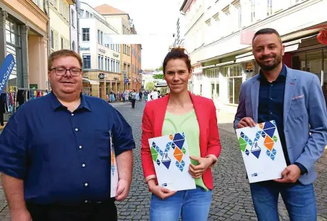  ?? CONNY MÖLLER ?? Zu einem Konjunktur­gespräch zum Thema Handel trafen Andreas Dötsch, Vorsitzend­er des Gothaer Gewerbever­eins, Anja Wolf, Leiterin des IHK-Regionalbü­ros, und Robert Luhn, Geschäftsf­ührer von Moses, zusammen.