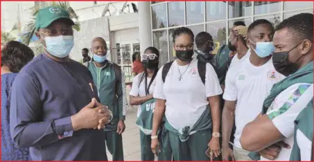  ??  ?? Sports Minister, Mr Sunday Dare (left), addressing the Nigerian contingent at the Murtala Muhammed Airport in Lagos shortly before the team’s departure for the USA in pursuit of qualificat­ion for the relay events of Tokyo Olympics...yesterday