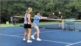  ?? LINDSAY BOWEN — FOR DIGITAL FIRST MEDIA ?? A volunteer helps an athlete hit a tennis ball during the A Touch of Tennis session at Gwynedd Mercy University.