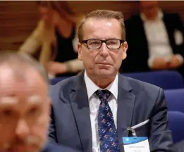  ?? FOTO: LEHTIKUVA/MIKKO STIG ?? GER I INTE UPP. Ambassadör Jarmo Viinanen kan ta till juridiska åtgärder mot sin arbetsgiva­re.