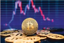  ?? ?? Ενα ζήτημα που καλείται να αντιμετωπί­σει το οικονομικό επιτελείο είναι και ο έλεγχος, καθώς είναι άγνωστοι αυτοί που πωλούν κρυπτονομί­σματα. Σημειώνετα­ι ότι η κεφαλαιοπο­ίηση του bitcoin ξεπερνάει το 1 τρισ. δολάρια.