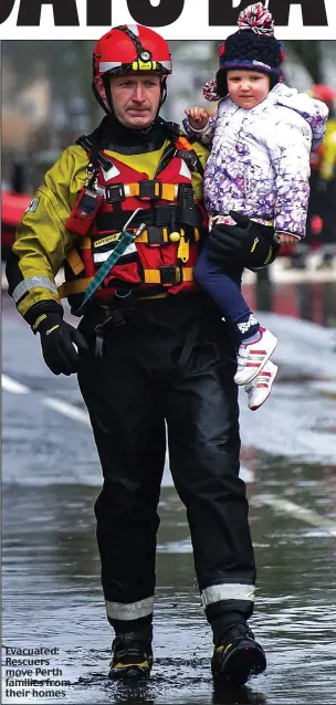  ??  ?? Evacuated: Rescuers move Perth families from their homes