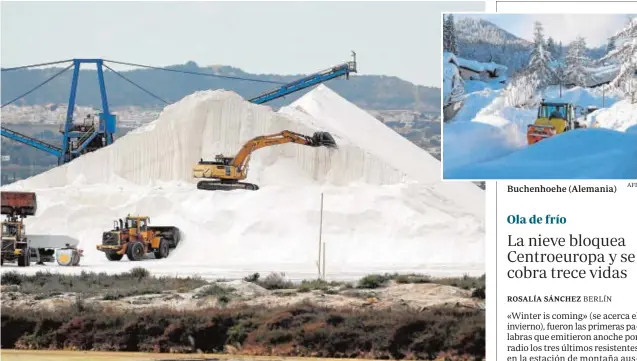  ?? EFE AFP ?? Salinas de Torrevieja (Alicante) de la que han salido 175.000 toneladas de sal con destino a Europa Buchenhoeh­e (Alemania)