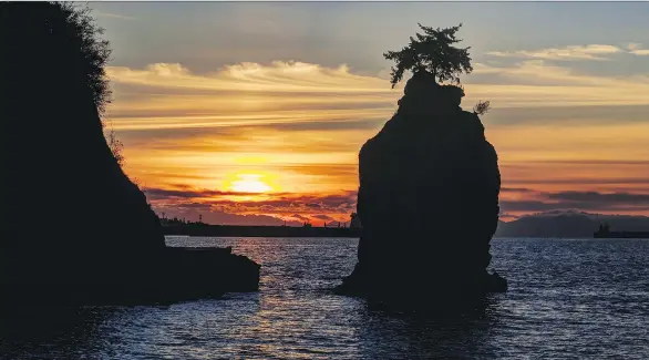  ?? PHOTOS: GETTY IMAGES ?? Silhouette of Siwash Rock at sunset. The landmark is one of the most popular sights to see along the nine-kilometre Stanley Park Seawall.