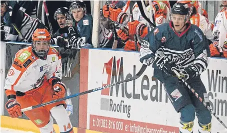  ?? Derek Black. ?? Stars’ Taylor Dickin and Steelers’ Liam Kirk chase down a loose puck in last night’s clash in Dundee.