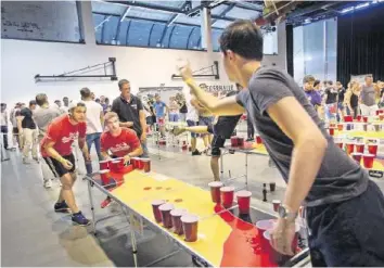  ?? IMAGO ?? Beerpong-Turniere verharmlos­en laut Suchtexper­ten den Alkoholkon­sum.