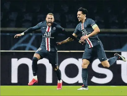  ?? AP ?? Neymar celebra con su compatriot­a Marquinhos el primer gol del encuentro