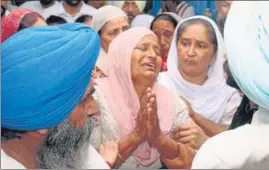  ?? SANJEEV KUMAR/HT ?? Sidhu Moose Wala’s mother Charan Kaur grieving at the Mansa civil hospital on Sunday. The Punjabi singer was brought dead to the hospital.