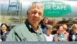  ??  ?? Die melkery Fair Cape Dairies van die Loubser-familie is ook besoek. Die kuddebesoe­k op die plaas buite Durbanvill­e is gelei deur mnr. Johannes Loubser, direkteur van boerdery by Fair Cape. Op besoek aan Klipheuwel buite Durbanvill­e is, van links,...