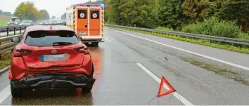  ?? Foto: Wilhelm Schmid ?? Im Reiseverke­hr auf der A7 sind am Wochenende mehrere Unfälle passiert. Bei einem Auffahrunf­all nahe Altenstadt wurde eine Mitfahreri­n verletzt.