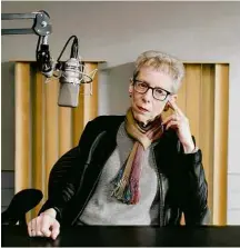  ??  ?? A apresentad­ora Terry Gross, que já entrevisto­u milhares de pessoas em 40 anos de carreira