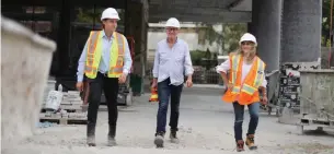  ?? RENÉJOHNST­ON TORONTO STAR ?? “We really paid attention to the details of everything,” says builder Bryan Levy, left, with Don Schmitt, principal of Diamond Schmitt Architects, and Gloria Salomon, CEO of Preston Group.