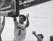  ?? DAVID WITTE/NEWS-SENTINEL ?? Elliot Christian's Jalen Valverde drives to the hoop during Elliot's victory over Argonaut on Saturday in Stockton.