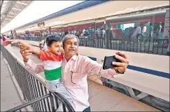  ?? ANSHUMAN POYREKAR/HT PHOTO ?? Railway employee Sahebrao Kadam, along with his grandson Vedhraj, clicks a selfie with Vande Bharat Express train in the background in Mumbai on Friday,