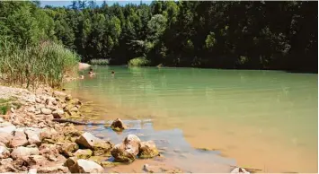  ?? Foto: ARGE Deutsche Donau ?? Der geheimnisv­olle Silbersee in Oberhausen ist eine Station der Gruppe „Roadtrip“bei ihrer Donau Erkundungs­tour gewesen. Das grünlich türkise Wasser lud sogleich zum Baden ein.