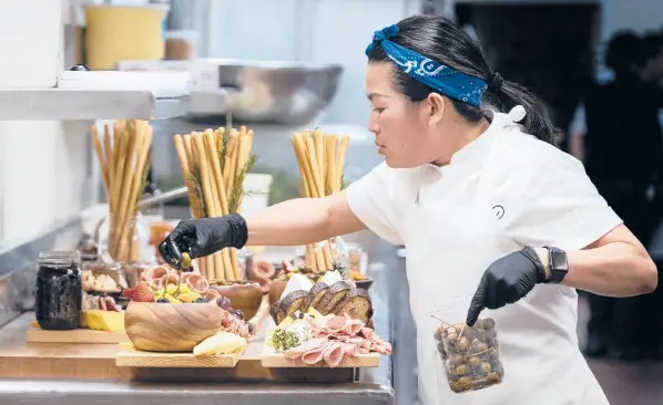  ?? JESSICA BROOKS/HBO MAX ?? Chef Pauline in the documentar­y series“The Event,”which shows the intense planning and details that go into high-profile catering.