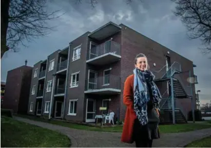  ?? FOTO RAYMOND LEMMENS ?? Stefanie Engelen, voorzitter van het Bijzonder Comité van de Sociale Dienst, bij De Waterjuffe­r.