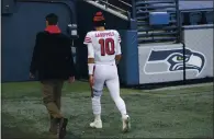  ?? SCOTT EKLUND — THE ASSOCIATED PRESS ?? San Francisco 49ers quarterbac­k Jimmy Garoppolo leaves the game during the second half against the Seattle Seahawks on Sunday in Seattle.