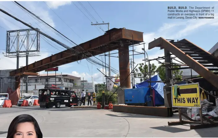  ?? MARK PERANDOS ?? BUILD, BUILD. The Department of Public Works and Highways (DPWH) 11 constructs an overpass in front of a big mall in Lanang, Davao City.