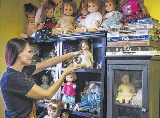  ?? Elizabeth Brumley Las Vegas Review-Journal @EliPagePho­to ?? Staysha Randall and her husband have a large collection of dolls, dozens of which they believe to be haunted.