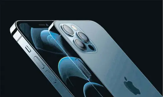  ?? APPLE INC / REUTERS ?? Imagen compuesta del nuevo iphone 12 Pro, con biseles de acero planos y sistema de tres cámaras traseras y sensor LIDAR