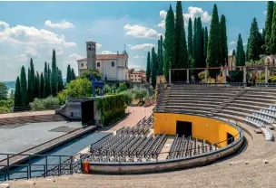  ??  ?? The amphitheat­re at the Vittoriale that can accommodat­e 1,500 spectators at once hosts lively summer concerts to the day.