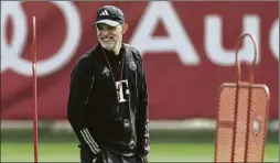  ?? FOTO: EFE ?? Tuchel se la juega
Estuvo tranquilo en el entrenamie­nto de ayer