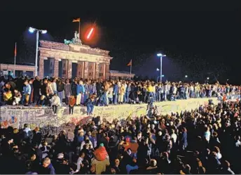  ?? Robert Wallis Corbis ?? THE BERLIN WALL in front of the Brandenbur­g Gate on Nov. 9, 1989. In the three decades since the wall fell, United States national security policy has been haunted by a false conception of the Cold War.