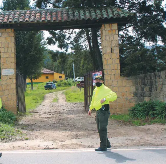  ?? / Cortesía Policía Nacional ?? Ocupación de la finca de Sanclement­e en julio pasado por parte de la Fiscalía, con fines de extinción de dominio.