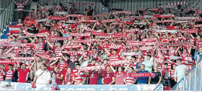  ?? AGENCIA LOF ?? La afición rojiblanca no falló y apoyó al equipo de Paco López pese a la distancia entre Granada y Vitoria.