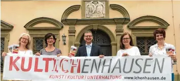  ?? Foto: Reinhold Spielmann ?? Die Vorfreude auf das Ichenhause­r Kulturprog­ramm sieht man Helga Kern Bechter, Johanna Haug, Bürgermeis­ter Robert Strobel, Claudia Madel Böhringer und Katja Müller (von links) schon an.