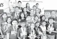  ?? CONTRIBUTE­D PHOTO ?? The Most Outstandin­g Swimmer (MOS) awardees in Motivation­al Division pose for a photo with Philippine Swimming League President Susan Papa and Secretary General Maria Susan Benasa.