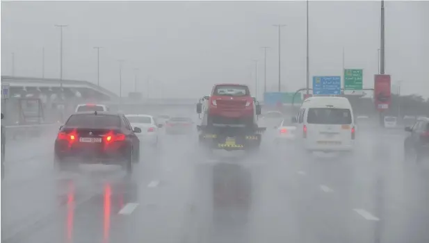  ?? Photo by Leslie Pableo ?? A rainy Sunday afternoon put motorists in jittery on Sheikh Zayed Road. Meanwhile, a pile up accident involving five cars along Al Garhoud Bridge injured five people. —