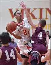  ?? PETE BANNAN — MEDIANEWS GROUP ?? West Chester East’s Tym Richardson scores as West Chester Henderson’s Shawn Fay defends.