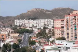  ??  ?? Der Berg liegt direkt neben dem Stadtteil La Palma-Palmilla.