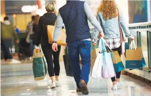  ?? REUTERS ?? Shoppers carry bags of purchased merchandis­e at the King of Prussia Mall, United States’ largest retail shopping space, in King of Prussia, Pennsylvan­ia, U.S.