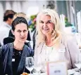  ??  ?? Veronika Bunk-Sanderson (l.) und Sylvia Theis (Medtronic)