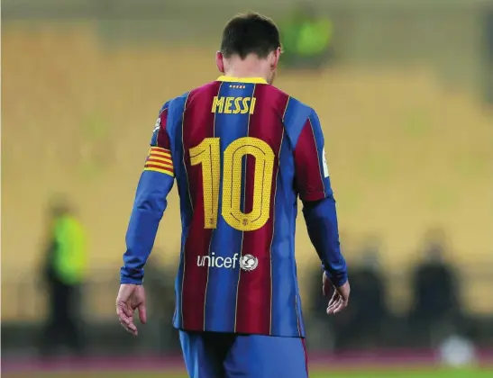  ?? REUTERS ?? Messi se retiró de la final de la Supercopa antes de tiempo al ser expulsado en los instantes finales