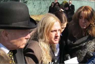  ?? FILE PHOTO ?? Mari Gilbert speaks to reporters in March 2015 after the funeral of her daughter, Shannan.